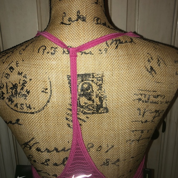 🌺&16 OFF RETAIL $38🌺CLOSET CLOSING EVERYTHING MUST GO 🌺NWT NIKE TANK🌺MUST GO - Picture 6 of 6